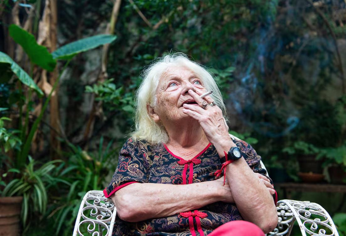 “En la Argentina hay grandes poetas viejitas y grandes poetas pobres”