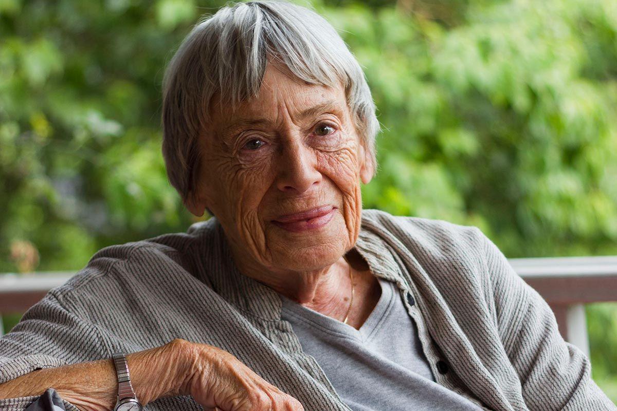 El relato libre y alegre de Ursula K. Le Guin frente al del asesino